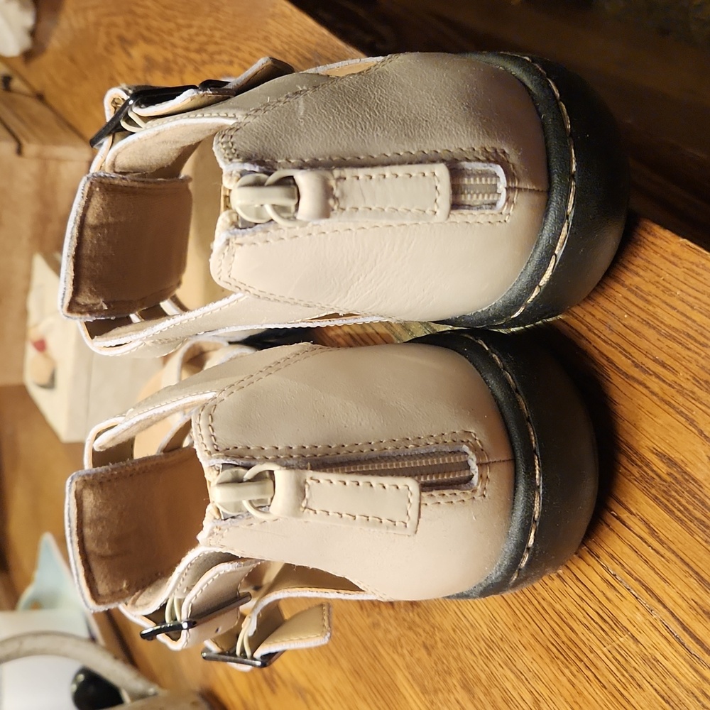 Sandals - Picture 3 of 6